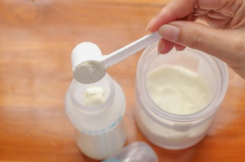 如何科学的给小宝宝冲奶粉